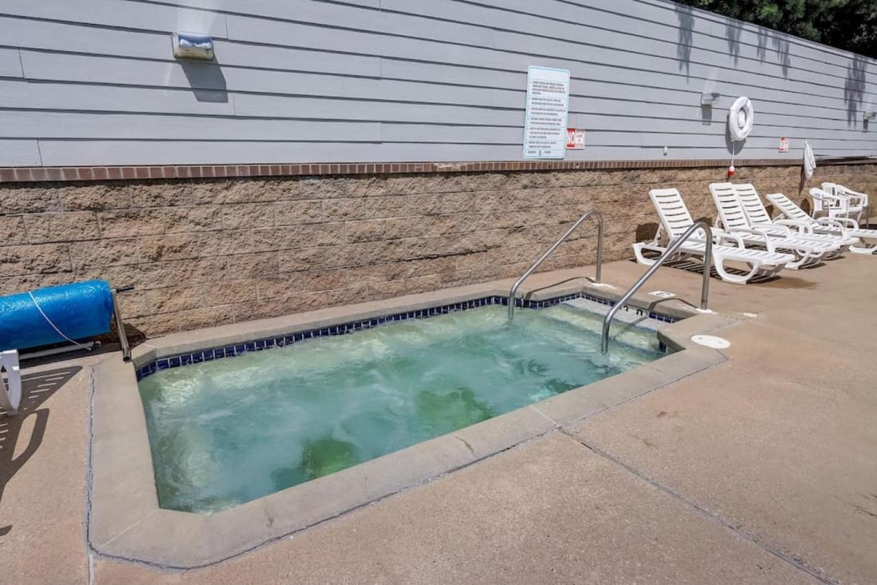 Dells Lakefront Escape - Couples Or Families Wisconsin Dells Exterior photo